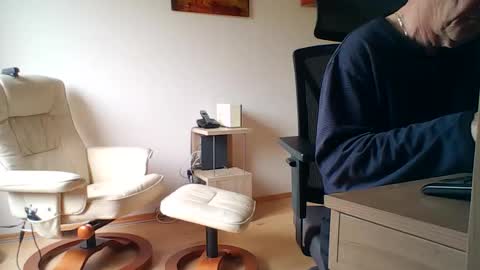 camcologne online show from October 31, 2025, 10:16 am