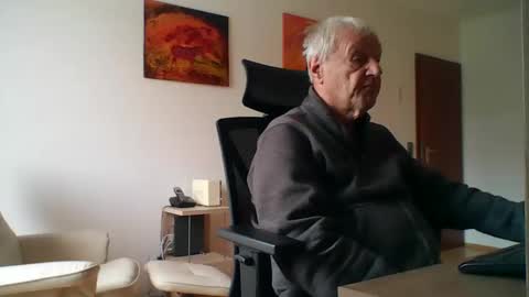 camcologne online show from January 6, 2026, 10:52 am