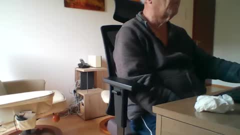 camcologne online show from January 13, 2026, 10:31 am