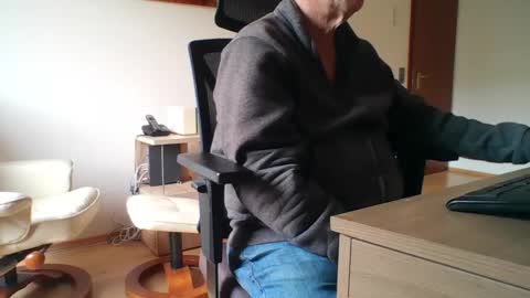 camcologne online show from February 6, 2026, 9:34 am