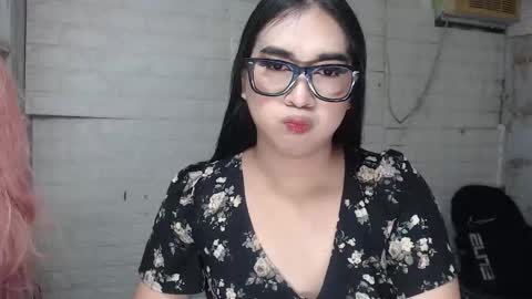 camela_star online show from October 17, 2025, 6:05 am
