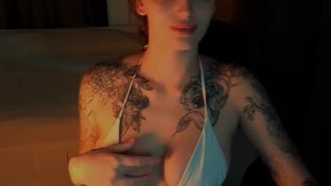 Snapshot of camellia_moon chatting on October 6, 2025, 5:16 am Camellia online show from October 6, 2025, 5:16 am