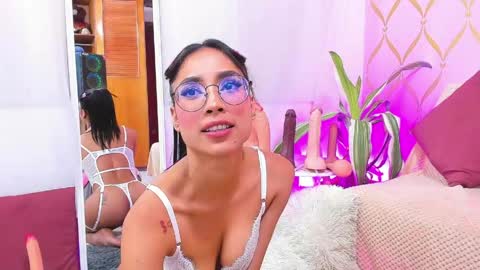 Camila online show from March 12, 2026, 4:29 am