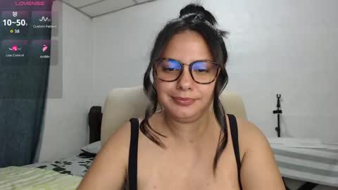 Camila Valbuena online show from April 17, 2026, 3:09 am