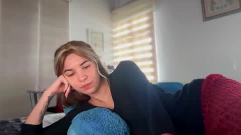 camii19y online show from November 28, 2025, 4:09 pm