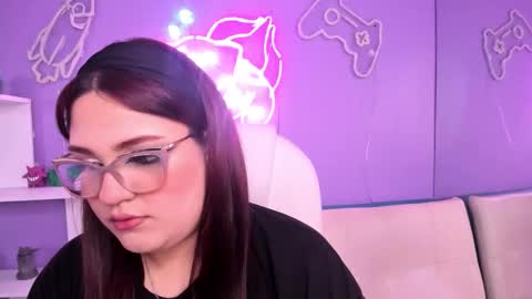 Camila Osorio online show from November 8, 2025, 7:56 pm