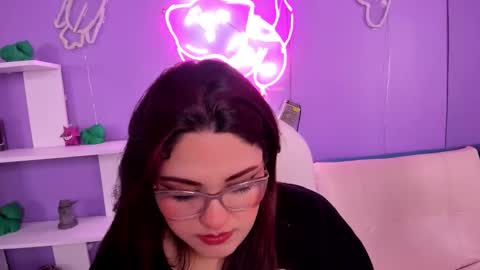 Camila Osorio online show from November 10, 2025, 8:08 pm