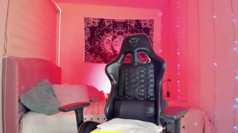 camila online show from November 21, 2025, 3:38 am