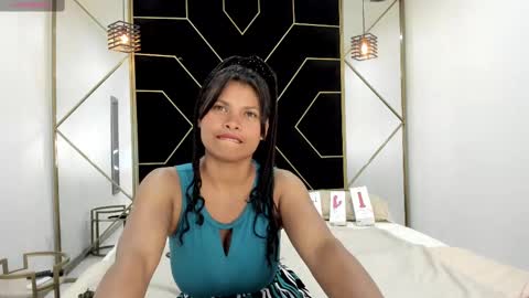 Snapshot of camiilareyes chatting on February 24, 2025, 5:31 pm CamiilaReyes online show from February 24, 2025, 5:31 pm
