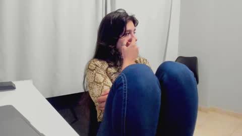 Cami online show from December 2, 2025, 4:51 am