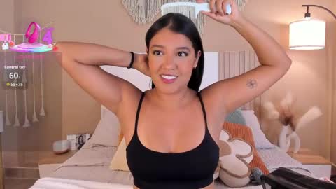 camila_bustamante_ online show from April 7, 2026, 5:02 pm