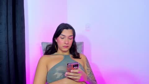 Snapshot of camila_coxx chatting on December 7, 2024, 1:36 am s online show from December 7, 2024, 1:36 am