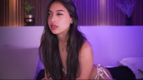 Camila online show from November 11, 2025, 4:12 am