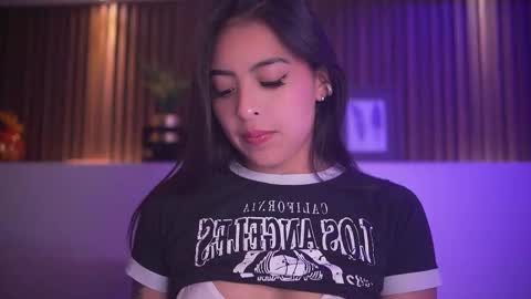 Camila online show from November 25, 2025, 4:01 am