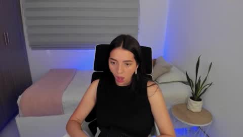  C A M I  online show from February 25, 2026, 5:44 pm