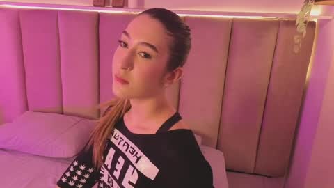 Camila online show from April 16, 2026, 9:39 pm