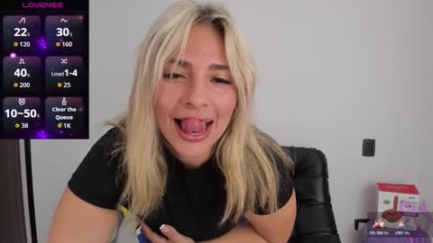 Camila online show from December 19, 2025, 5:53 pm