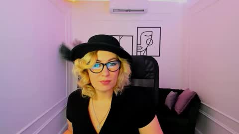 Snapshot of camilafatem chatting on September 12, 2025, 1:11 pm camilafatem online show from September 12, 2025, 1:11 pm