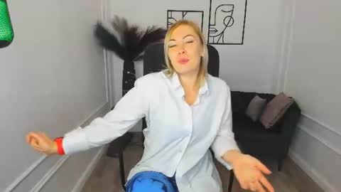 Snapshot of camilafatem chatting on September 15, 2025, 8:20 pm camilafatem online show from September 15, 2025, 8:20 pm