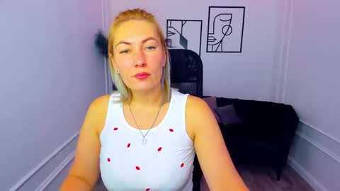 Snapshot of camilafatem chatting on September 16, 2025, 7:37 pm camilafatem online show from September 16, 2025, 7:37 pm