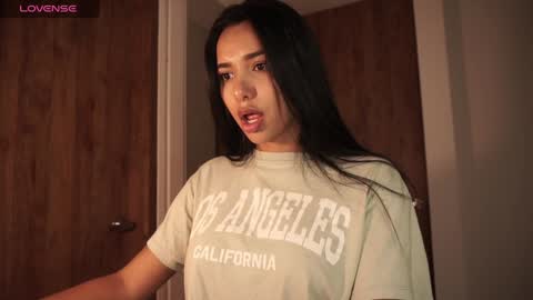 Camila online show from March 12, 2025, 11:01 pm