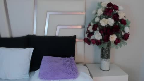 Camila online show from December 19, 2024, 6:01 am