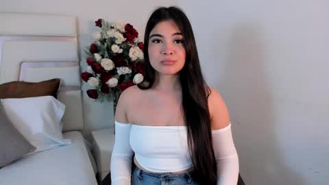 Camila online show from March 4, 2025, 8:27 pm