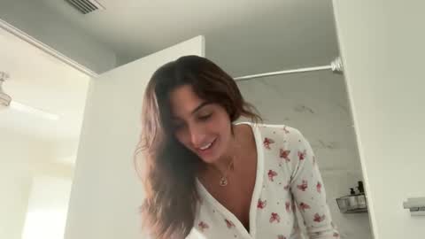 Snapshot of camiliakxoxo chatting on November 2, 2025, 12:07 pm camiliakxoxo online show from November 2, 2025, 12:07 pm