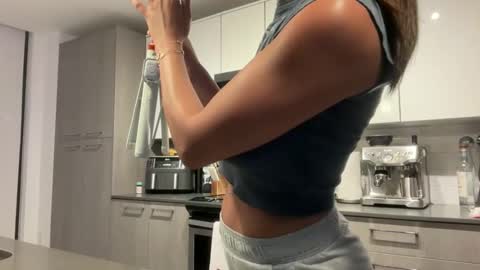 Snapshot of camiliakxoxo chatting on November 4, 2025, 1:38 am camiliakxoxo online show from November 4, 2025, 1:38 am