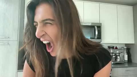 Snapshot of camiliakxoxo chatting on November 16, 2025, 2:00 pm camiliakxoxo online show from November 16, 2025, 2:00 pm