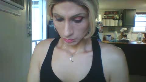 Snapshot of camilicat chatting on October 18, 2025, 11:05 pm Ladyboy Ladine or Cambi online show from October 18, 2025, 11:05 pm