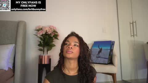 Snapshot of camilitasu chatting on November 9, 2025, 11:03 pm Brit online show from November 9, 2025, 11:03 pm