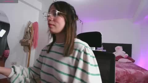 Snapshot of camill_belrose chatting on October 16, 2025, 9:49 pm Camill Belrose online show from October 16, 2025, 9:49 pm
