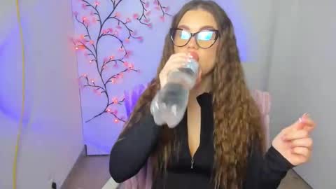 Camilla online show from December 14, 2025, 6:19 am