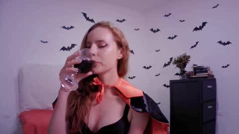 Snapshot of camille_20 chatting on October 2, 2025, 2:29 am Camille online show from October 2, 2025, 2:29 am