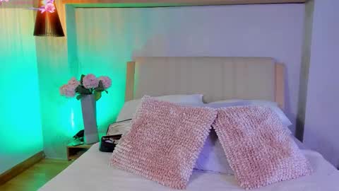 Camille Lynn online show from September 30, 2025, 1:43 am