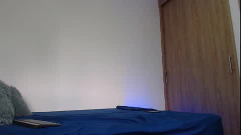 camilo_contre21 online show from November 19, 2025, 7:36 pm