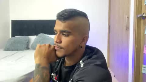 camilo_contre21 online show from January 15, 2026, 7:28 pm