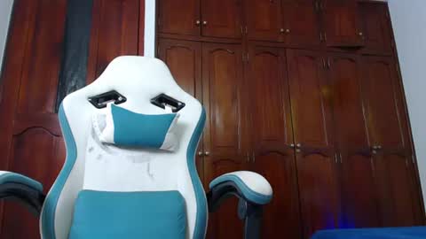 camilo_contre21 online show from July 1, 2026, 7:13 pm