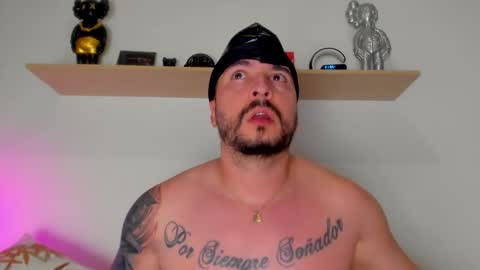 camilo_restrepo21 online show from October 3, 2025, 1:57 am