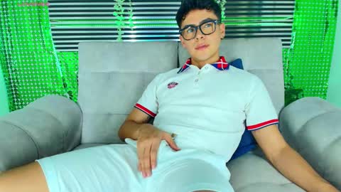 Snapshot of camilo_xcam chatting on March 25, 2026, 9:32 pm CAMILO online show from March 25, 2026, 9:32 pm