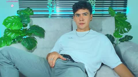 Snapshot of camilo_xcam chatting on April 8, 2026, 11:48 pm CAMILO online show from April 8, 2026, 11:48 pm