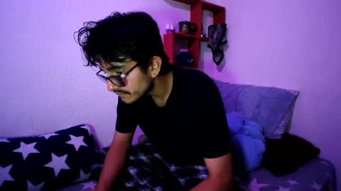 camilor00 online show from April 22, 2026, 9:49 pm