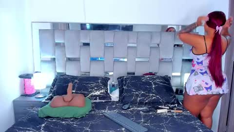 Camila online show from November 30, 2025, 12:42 pm