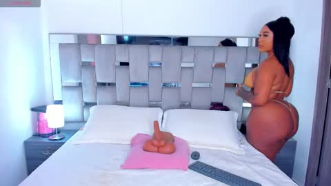 Snapshot of cammiila chatting on February 19, 2026, 2:13 pm Camila online show from February 19, 2026, 2:13 pm