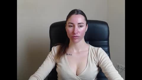 Snapshot of cammila_horn chatting on February 4, 2026, 6:41 am cammila horn online show from February 4, 2026, 6:41 am