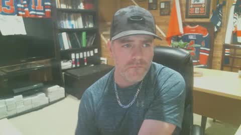Snapshot of canadianboi6969 chatting on December 24, 2024, 3:05 am CanadianBacon6969 online show from December 24, 2024, 3:05 am