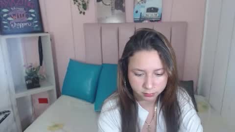 Snapshot of candela_dubout chatting on October 10, 2025, 11:20 am candela_dubout online show from October 10, 2025, 11:20 am