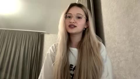 Snapshot of candelariahile chatting on February 3, 2026, 4:12 pm candelariahile online show from February 3, 2026, 4:12 pm