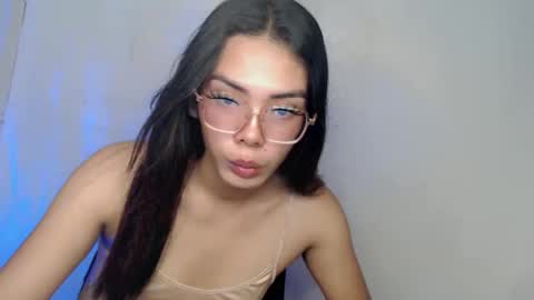 Candi online show from October 27, 2025, 4:05 am